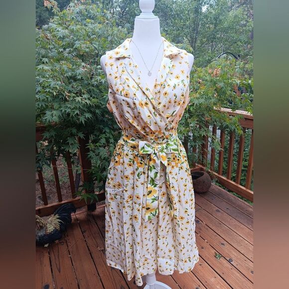Shelby & Palmer Sunny Floral Dresz - Picture 2 of 16
